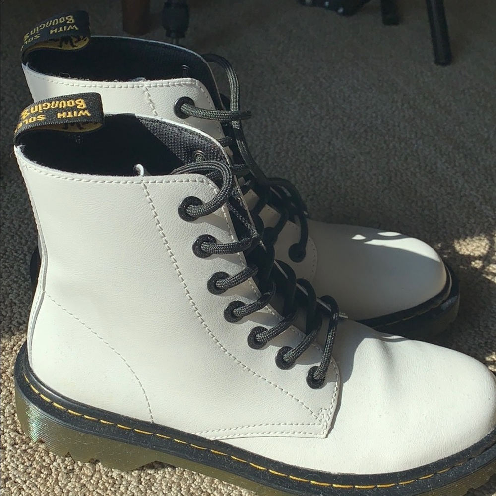 Luana doc martens white sz 8 L UK 39